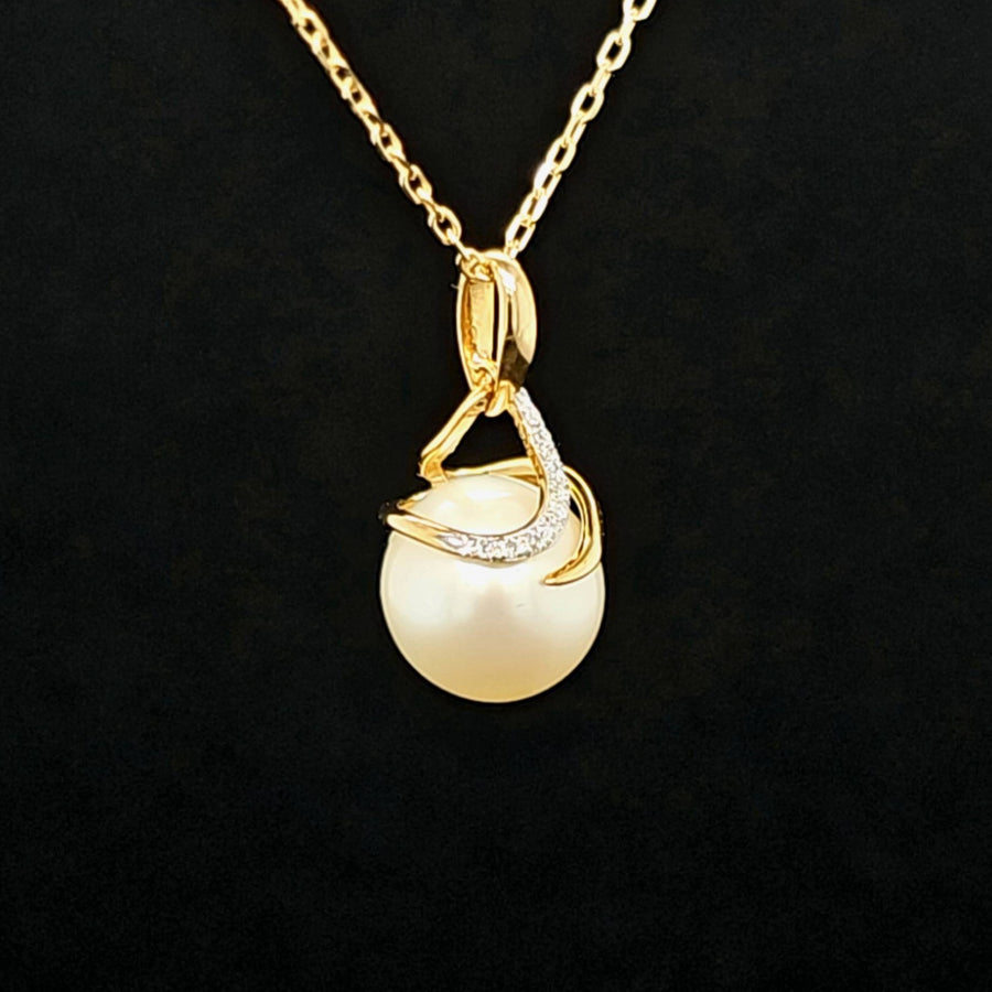 3.91 Freshwater Pearl & Diamond Pendant – 9k Yellow Gold – 9mm