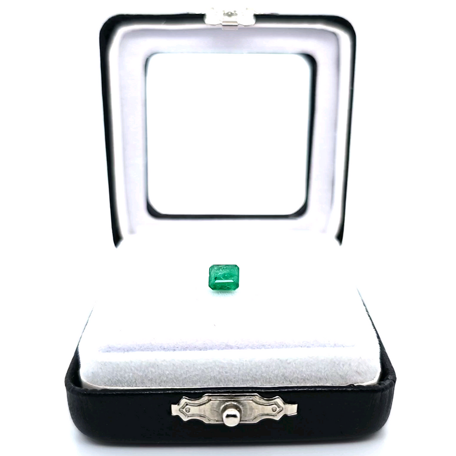 1.00 Ct Zambian Emerald – I2 – 5.53mm – Small chip