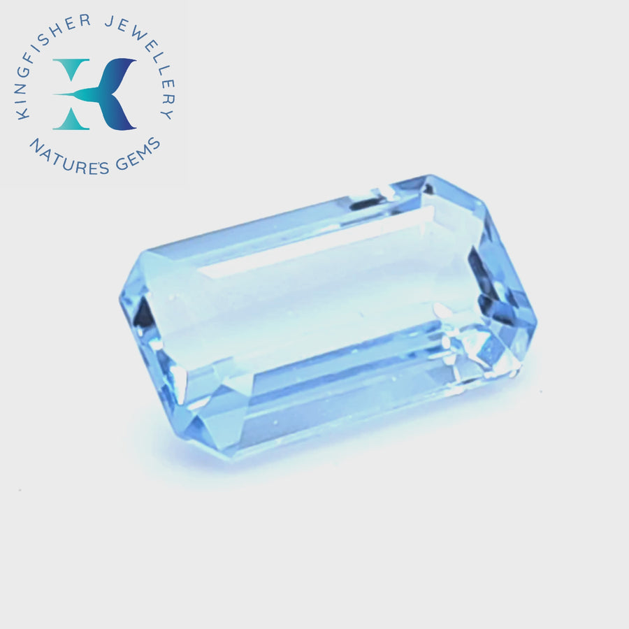 4.40 Ct Natural Aquamarine - VVS – 13.65 x 7.68mm