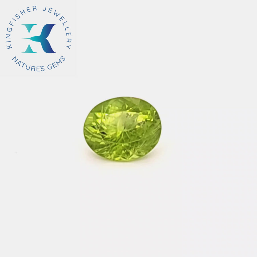 Natural Peridot Oval Cut – 4.13 Ct – SI – 10.76 x 8.95mm