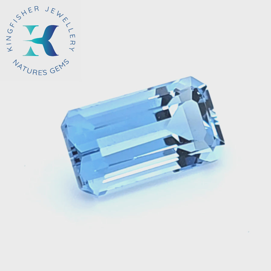 4.74 Ct Certified Natural Aquamarine - VVS – 12.90 x 7.08mm