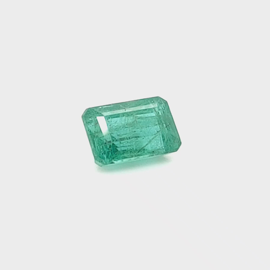 Certified 1.98 Ct Zambian Emerald – Emerald cut VS – Minor oil - 7.60mm