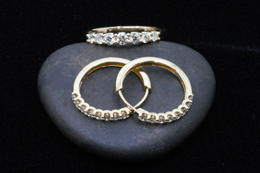 Matching diamond ring
